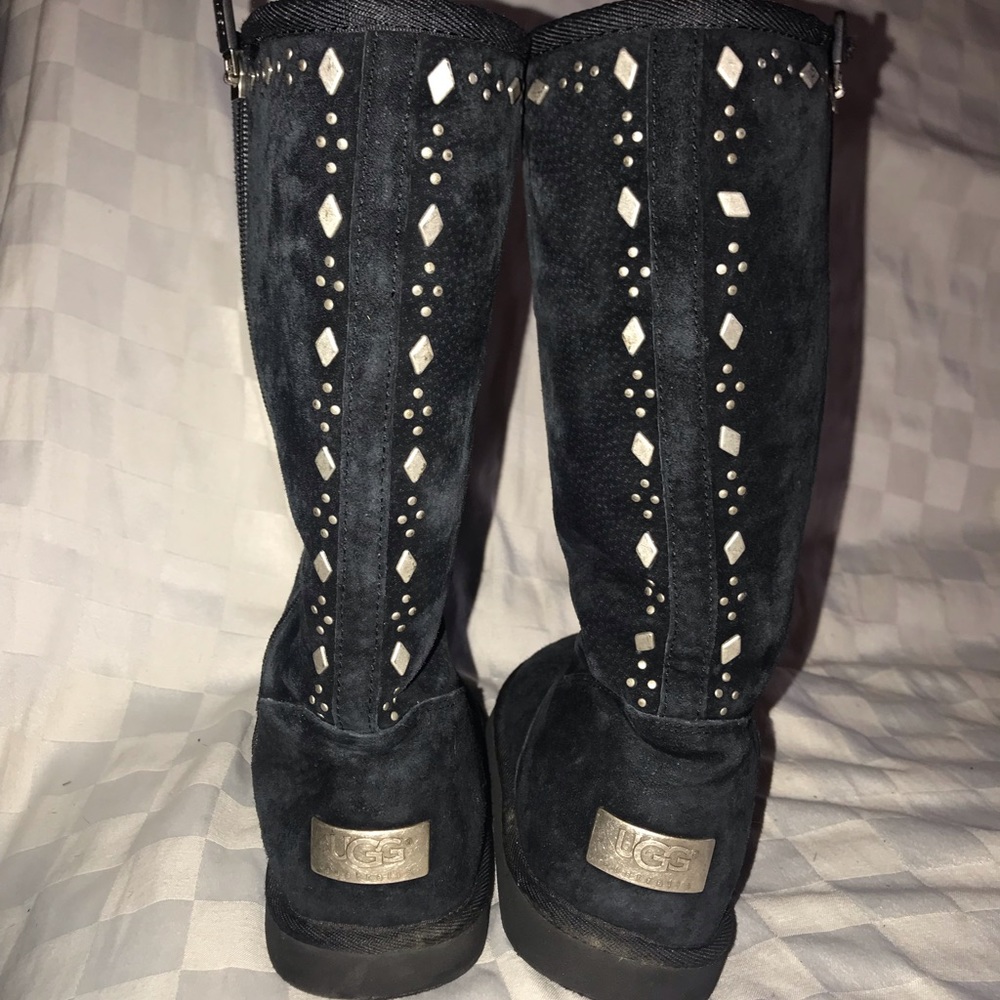 Women’s Uggs size 6 *barely worn*